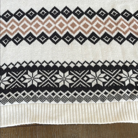 Hollister Fair Isle Print Sweater - Picture 7 of 8